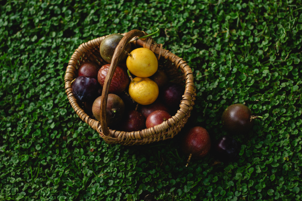 Basket-with-passion-fruit-1024x682